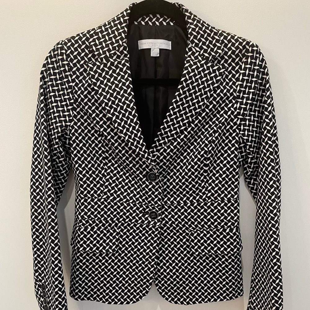 New York and Company Blazer !  Deep Navy and White Geometric Print -2 Button